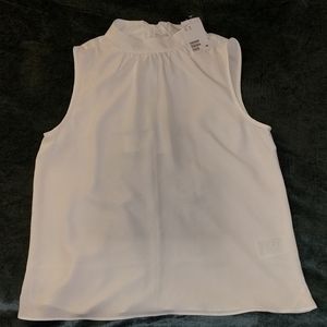 White keyhole sleeveless blouse